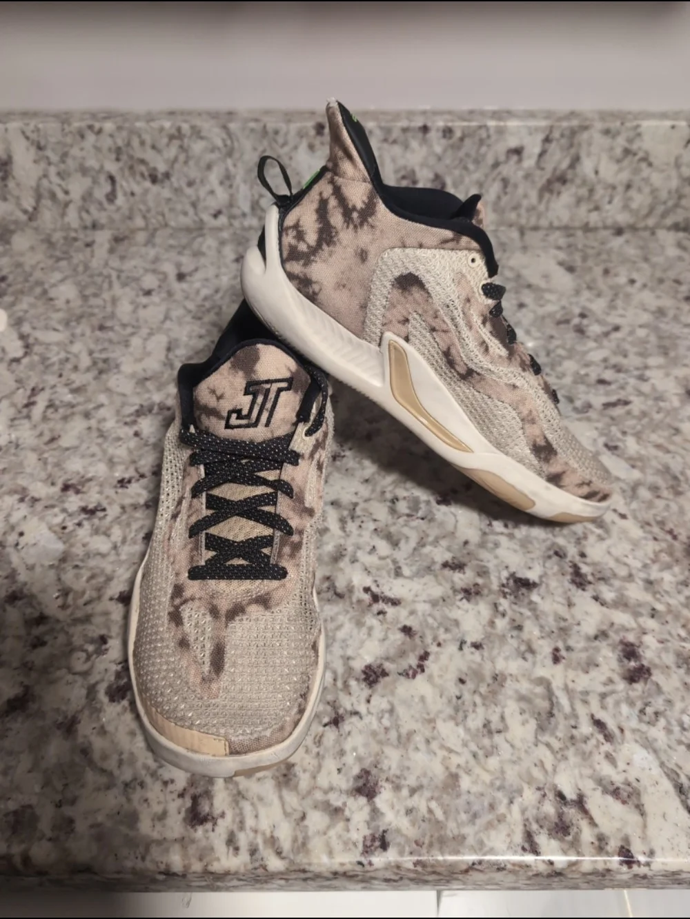 Jordan Tatums- Beige & Brown Patterned/Big Kids Size 6